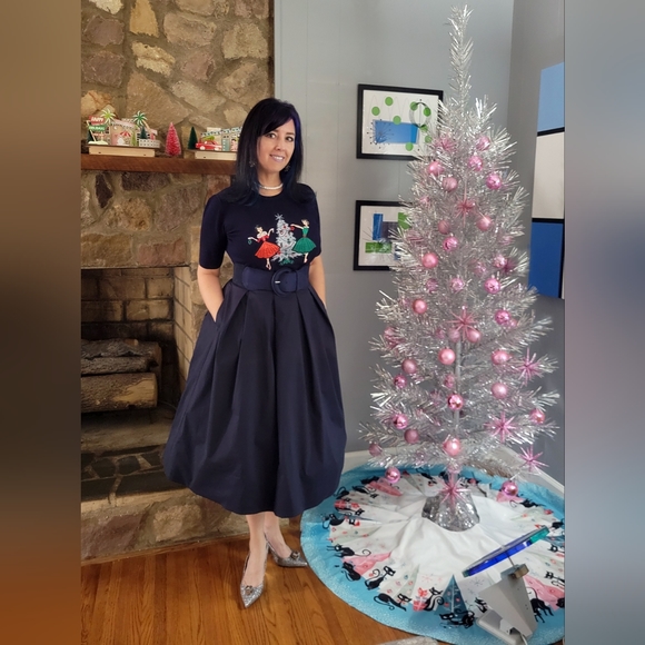 Welcome To My Closet - Picture 2 of 2